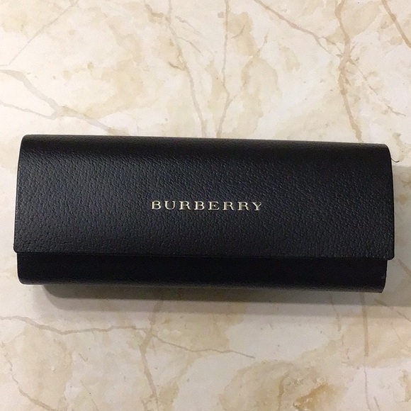 Burberry sunglasses - Picture 6 of 6